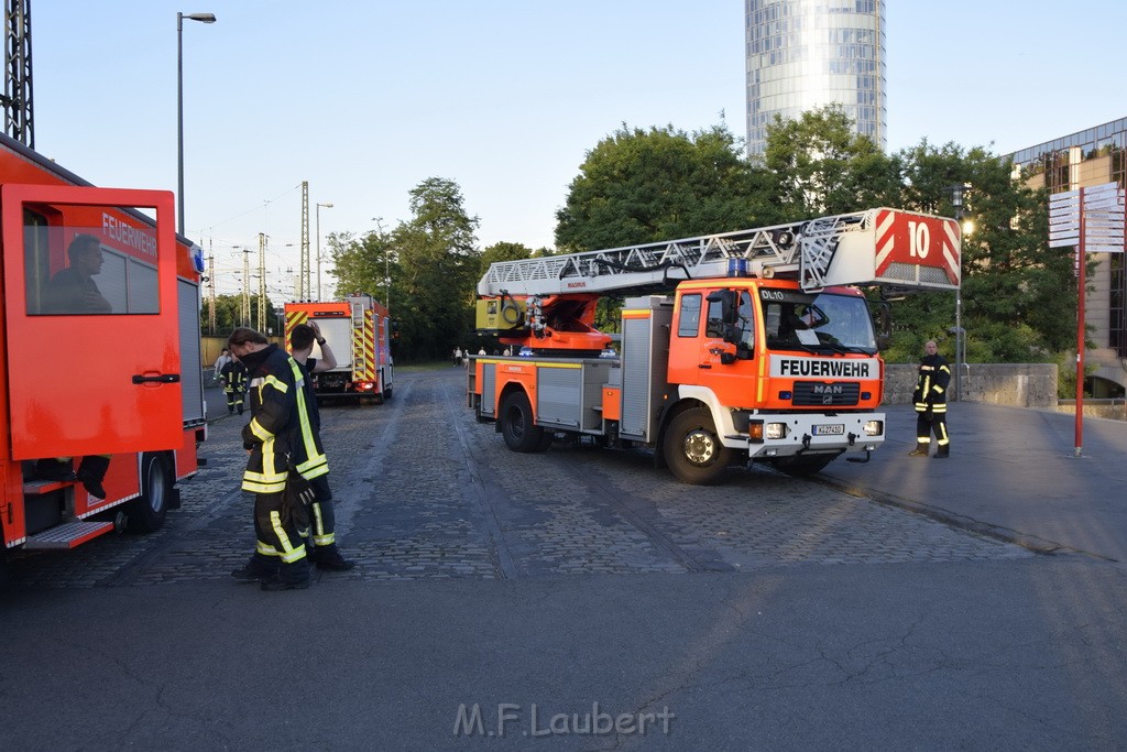 Zug 1 Koeln Deutz Hohenzollernbruecke Rich Rechtsrheinisch P03.JPG - Miklos Laubert